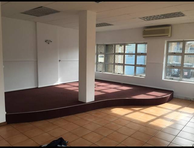 1,163M² FACTORY TO LET IN PAROW CENTRAL